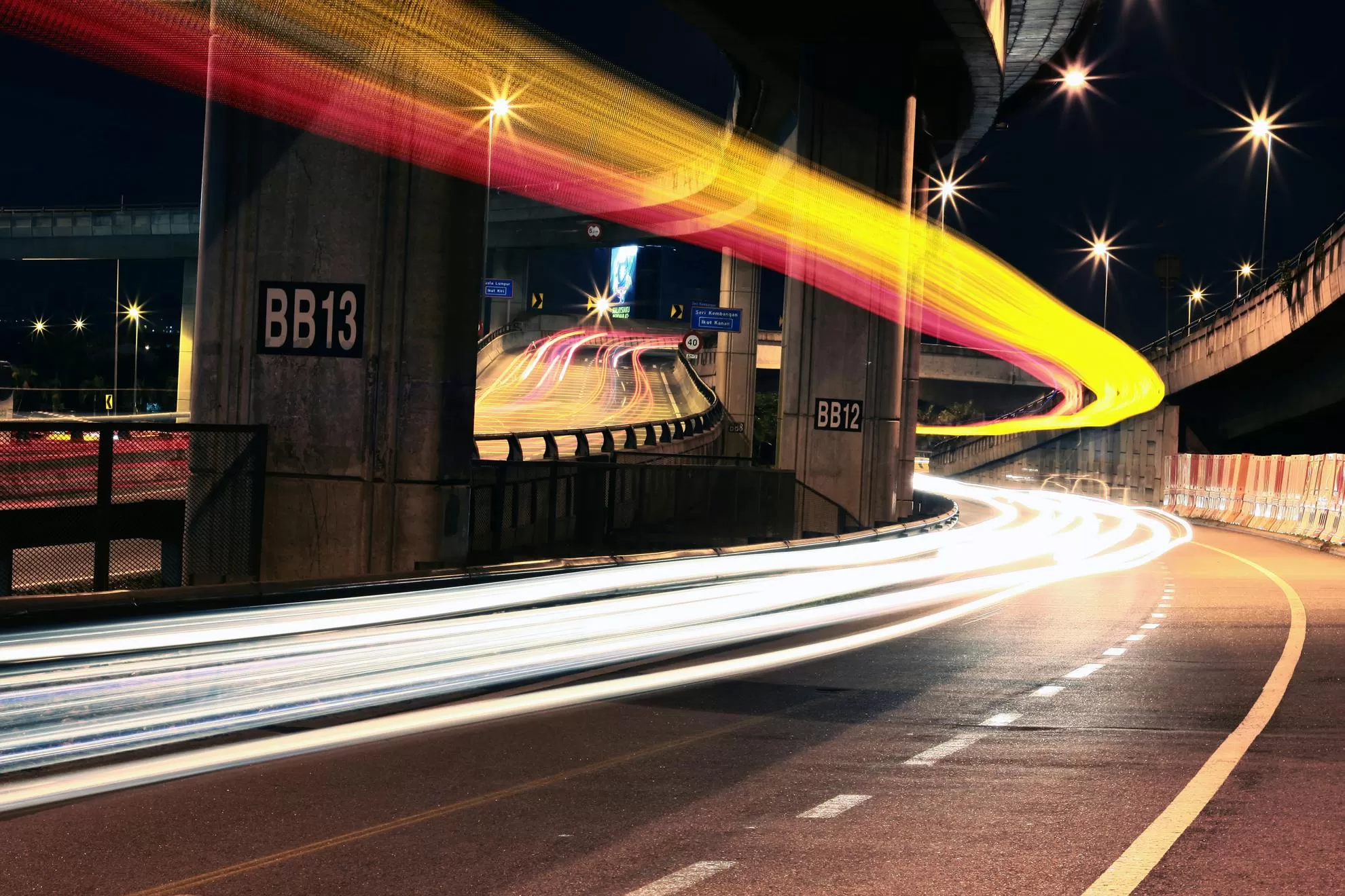 Iluminación de autopistas y carreteras de alta velocidad